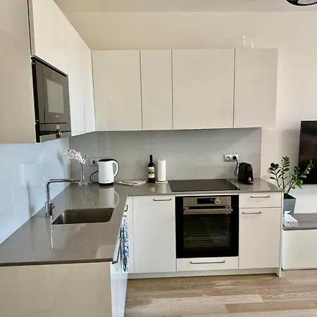 Apartamento Theo Harfa - Prague, O2 Arena & O2 Universum