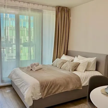 Apartamento Theo Harfa - Prague, O2 Arena & O2 Universum